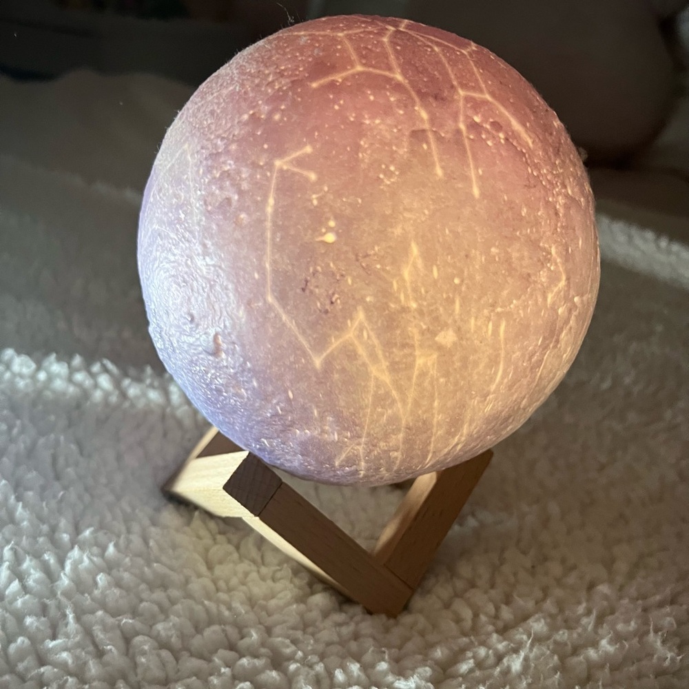 Moon Beam LED Light 

NEEDS Batteries (not included)